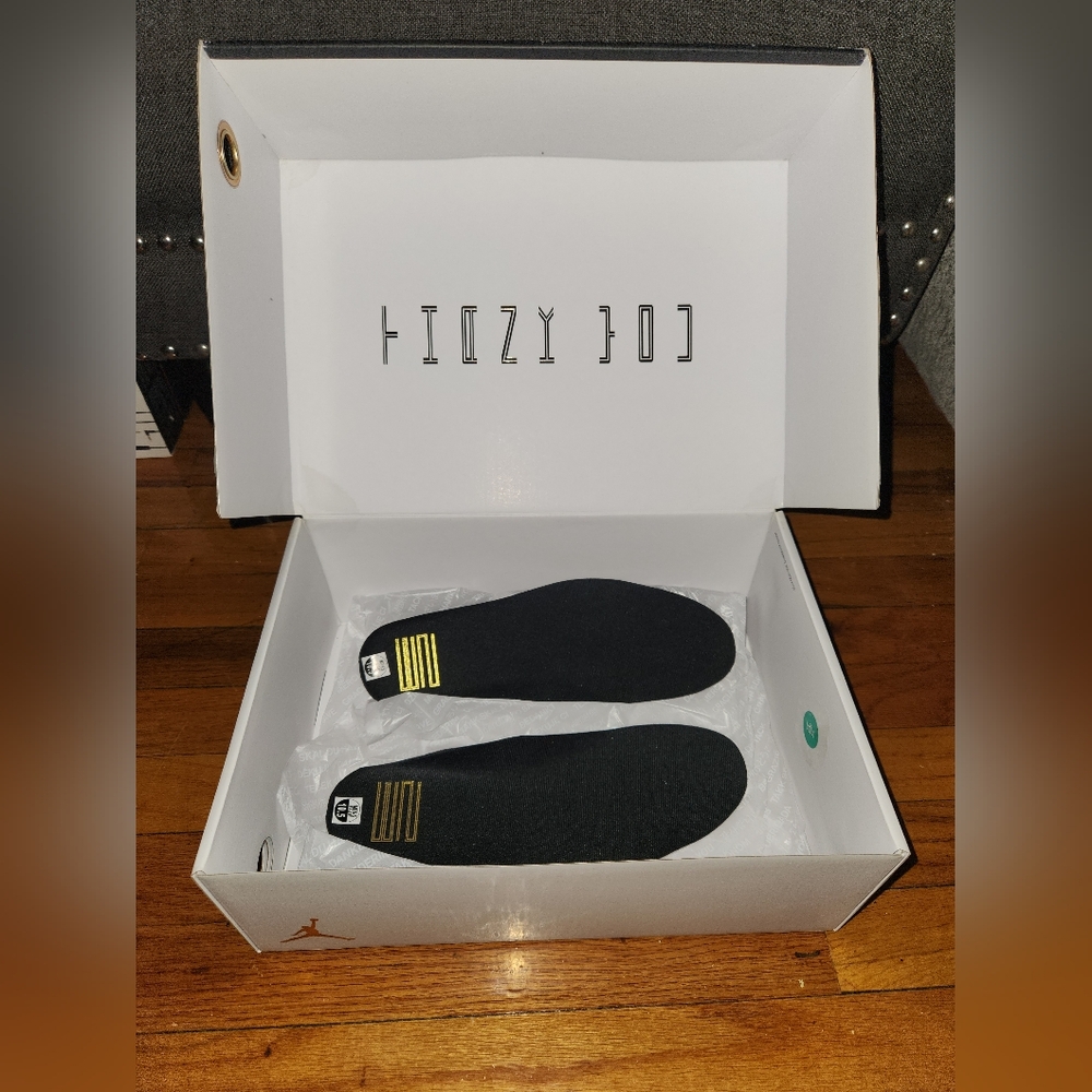 Jordan Retro 11 Empty Box - Picture 4 of 7